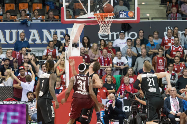 更以无与伦 更以无与伦